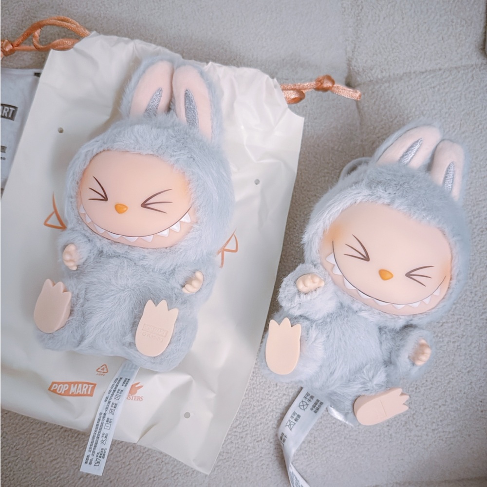 🩶POP MART THE MONSTERS Hehe - Have a Seat Vinyl Face Plush Pendant